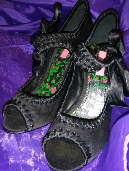 ✨ HOST PICK ✨ Pink Bottoms Betsey Johnson Black Satin Peep Toe Stiletto Heels - Picture 2 of 9